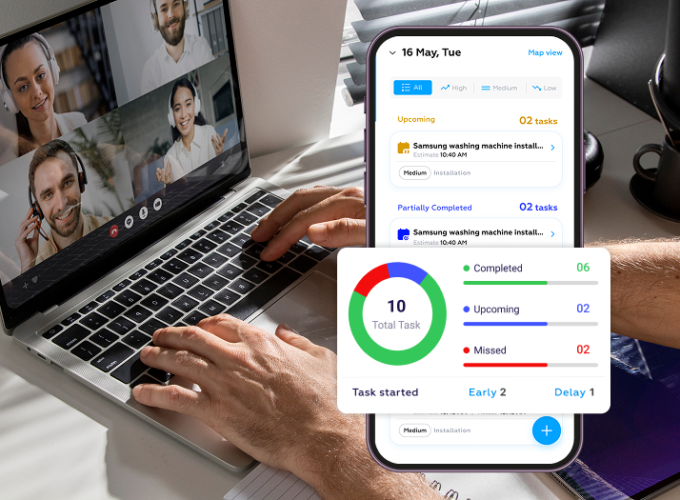 Field employee using the field employee tracking app for remote access and task management